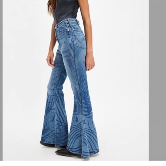 NWT Wrangler x Lainey Wilson collab jeans - Picture 2 of 8